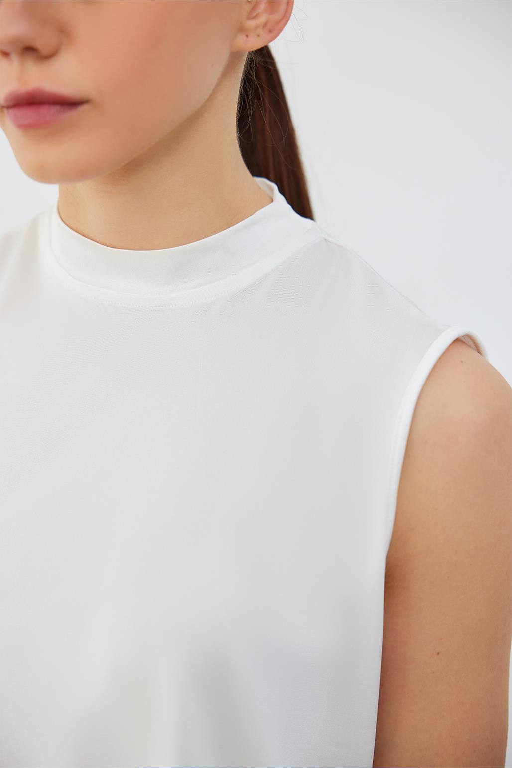 Silky knitted sleevless top - Ecru